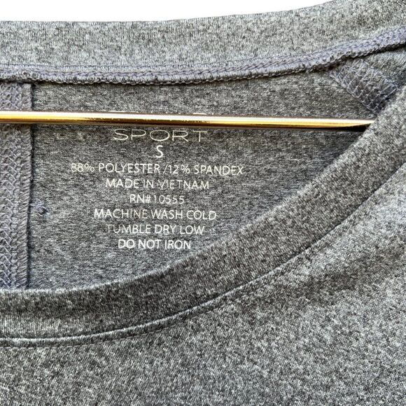 NWT Tahari Sport Gray Long Sleeve Front Twist Active Workout Top Size Small - Picture 3 of 8